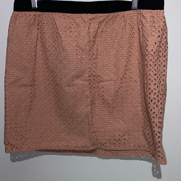 Ann Taylor Loft Women's Brown Eyelet Lace Mini Skirt Size 14 - Picture 2 of 9